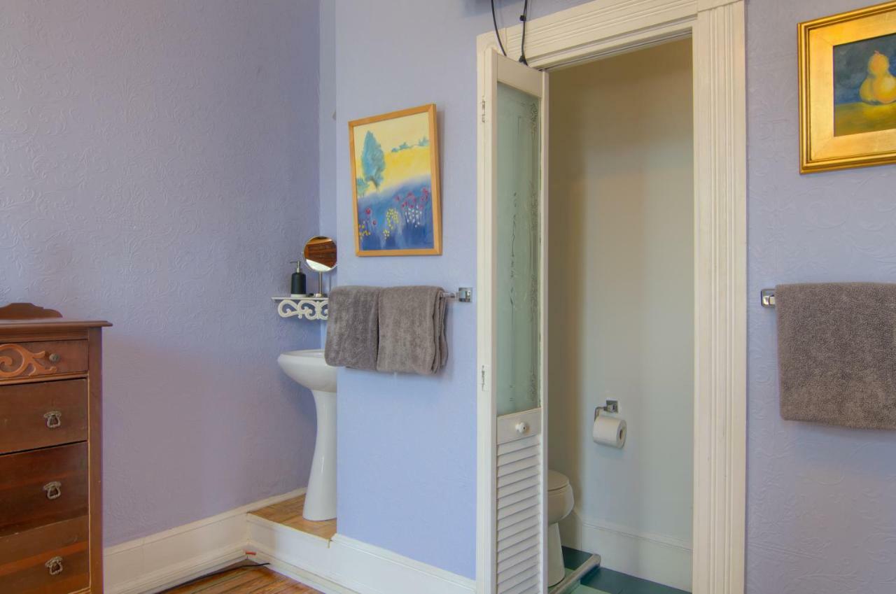 The Mardi Gras House Bed & Breakfast Mobile Exterior photo